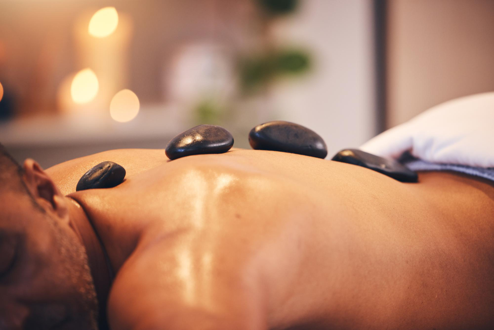 cadeau massage nantes avec le massage aux pierres chaudes à Nantes